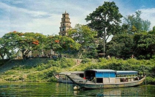 thien-mu-temple-hue-vietnam-travel-guide-e1404808205647